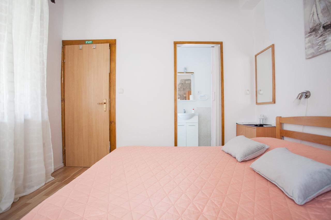 Guesthouse Trogir Proto Exterior photo
