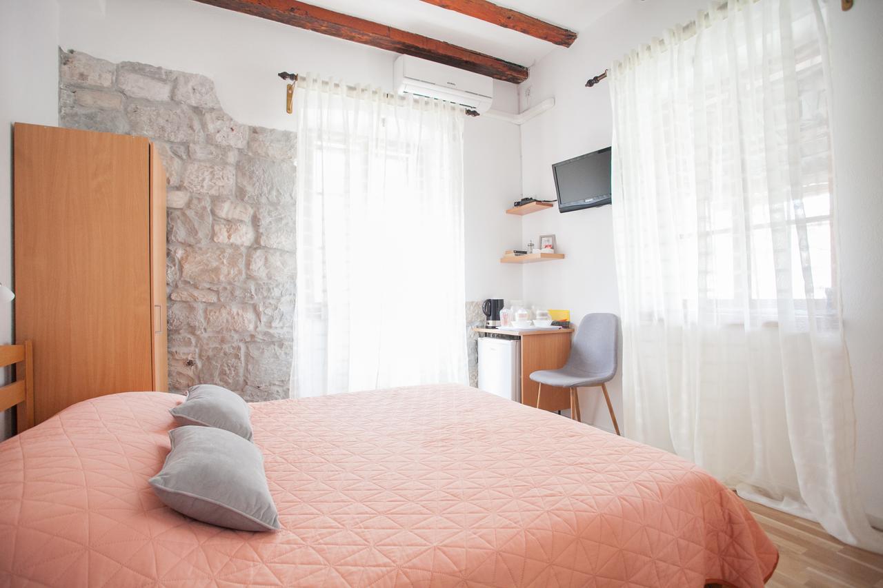 Guesthouse Trogir Proto Exterior photo